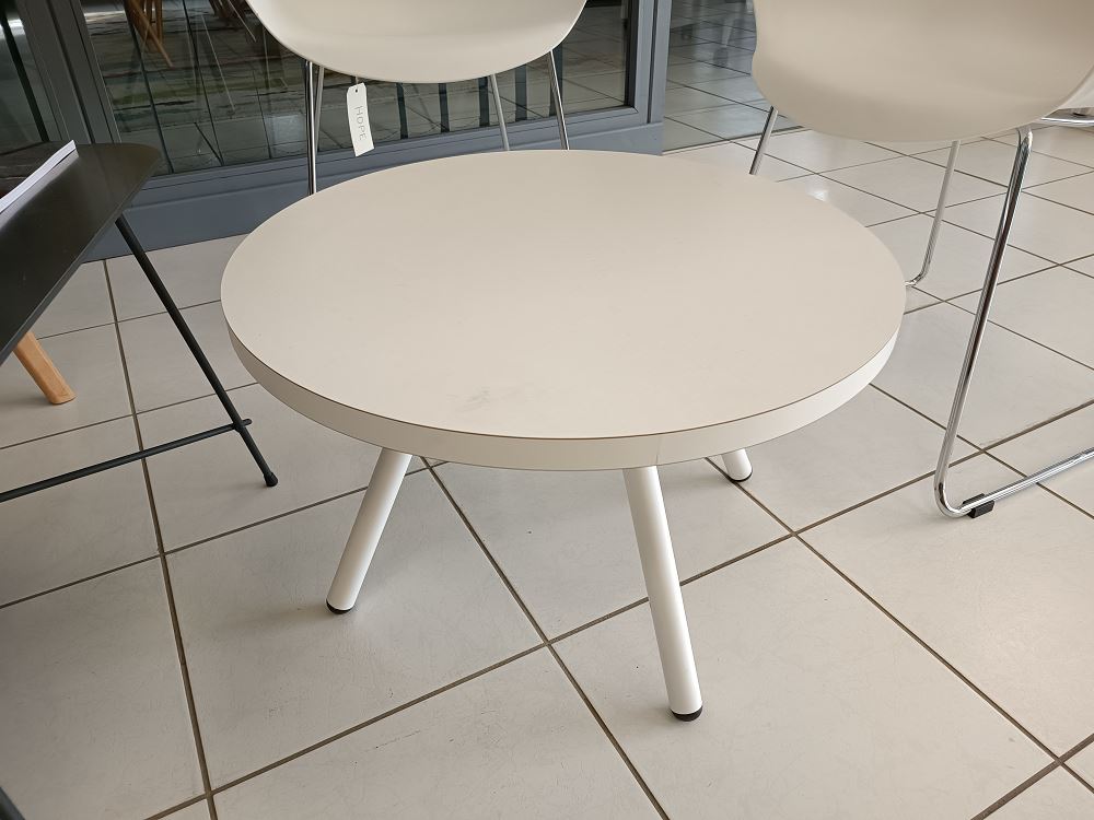 Table Basse JET
diamètre 60 cm
Finition Blanc